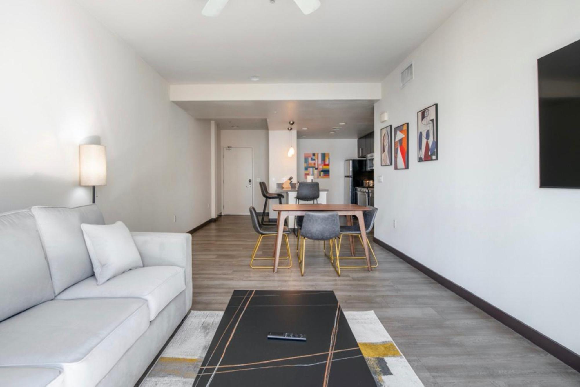 Weho Topfloor D Apartment *